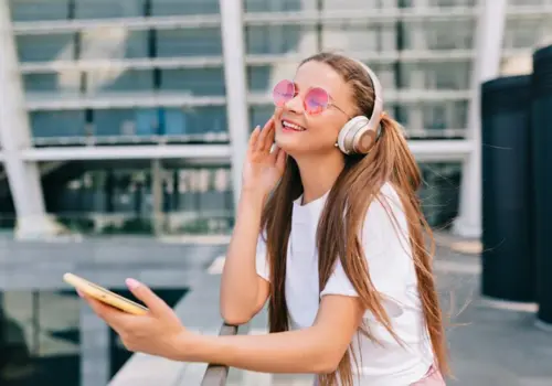 Melhores apps de músicas evangélicas ( Imagem: Freepik)